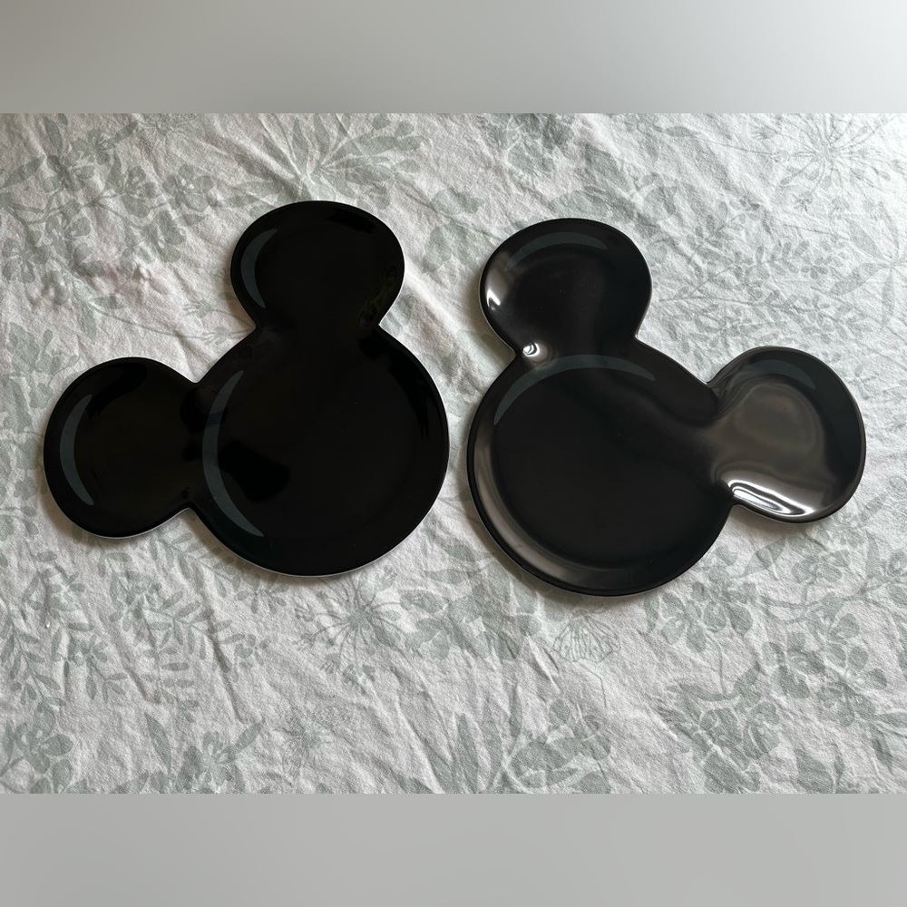 Micky Mouse plates, authentic original Disney parks Black set of 2